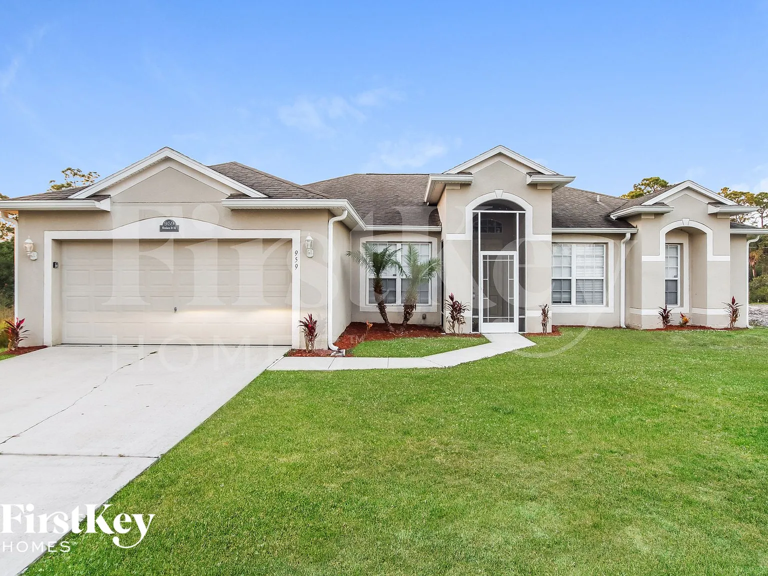 3 bed, 2.0 bath, 2006 sqft, $2,290 — Photo 1