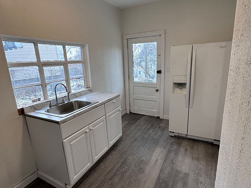 1st image of 518 Industry St