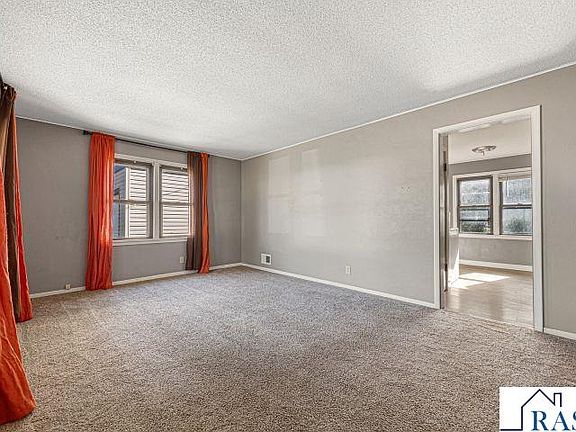 4th image of 722 Willow St