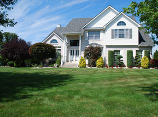 22 Talmadge Dr, Monroe Township, NJ 08831