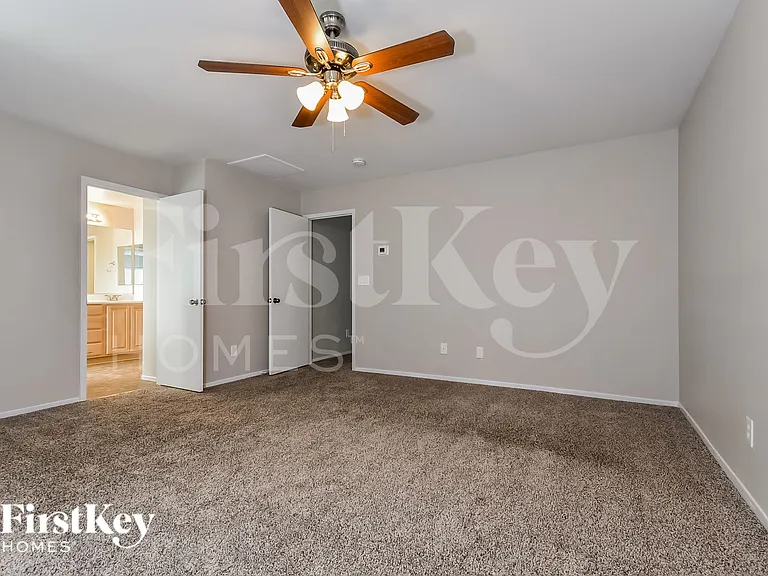 452 Redruth Dr — Photo 8