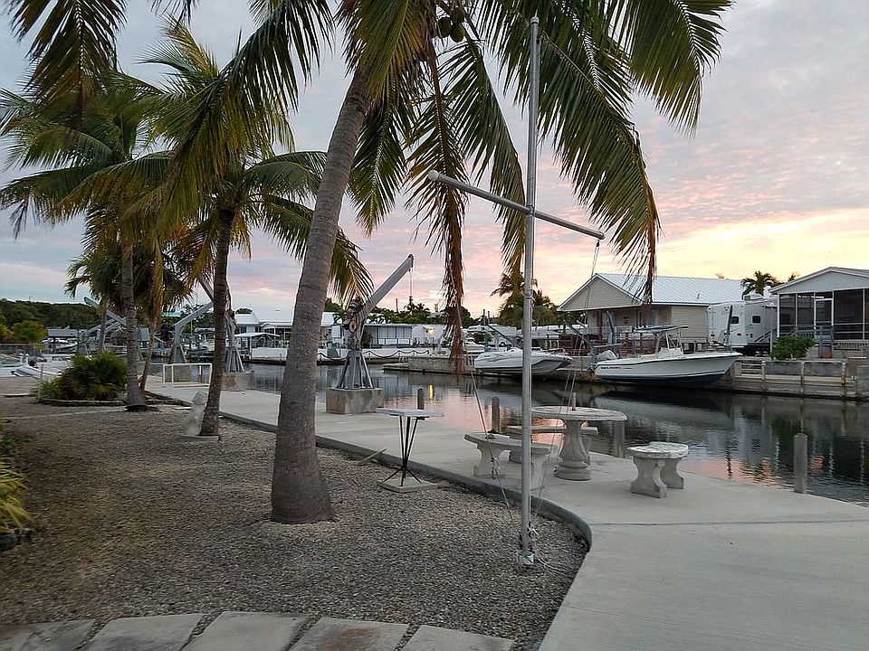 2nd image of 931 Tropical Ln