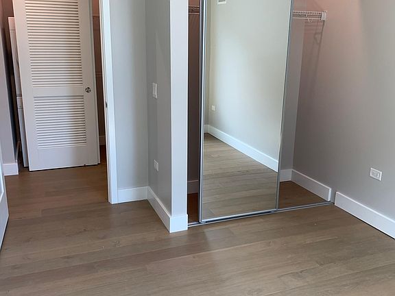 3rd image of 1202 N Clark St #302