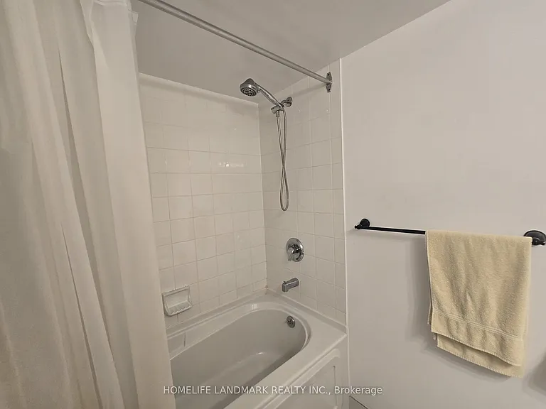 11 Lee Centre Dr #2102 — Photo 18