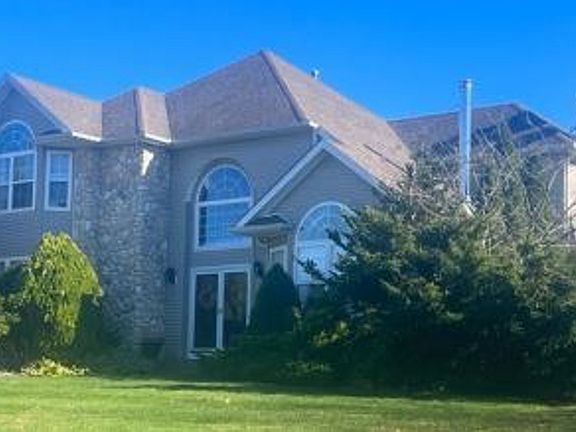 2nd image of 11 Redwood Ln