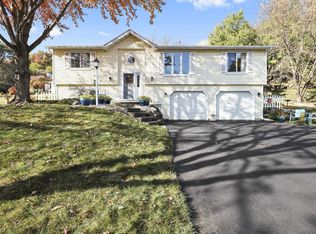 737 Willow Run St, Cottage Grove, WI 53527