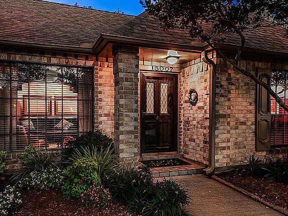 2nd image of 15007 Vistamont Dr