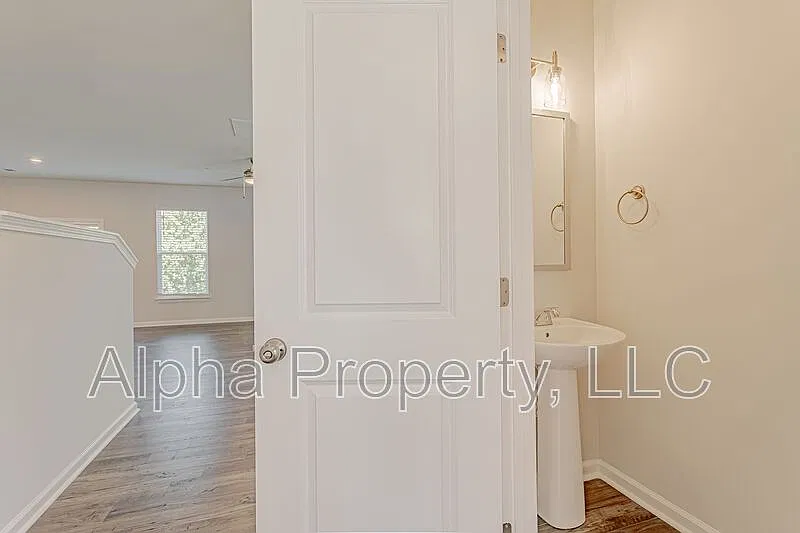 3 bed, 2.5 bath, 1779 sqft, $2,199 — Photo 4