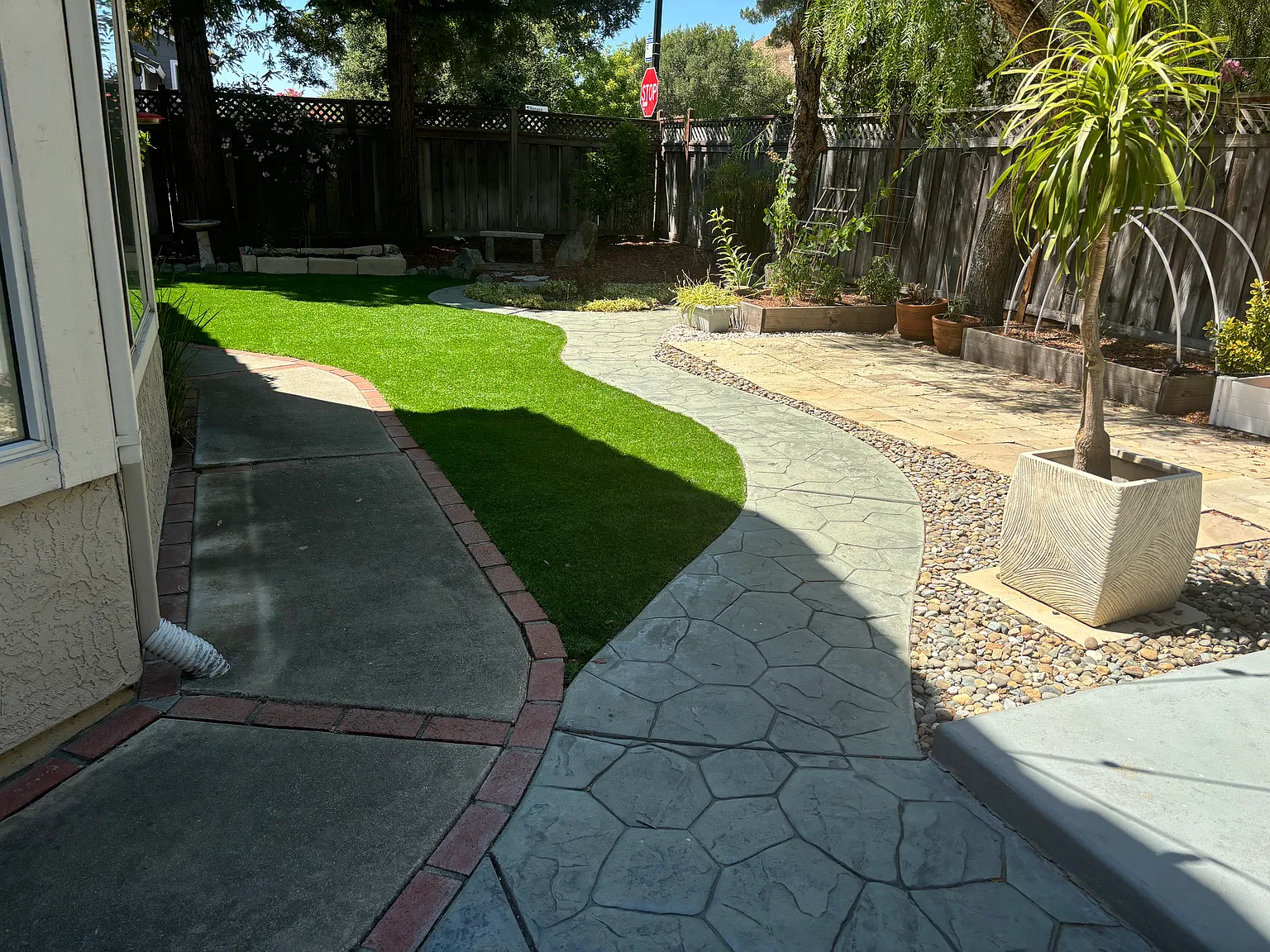 4 bed, 2042 sqft, $4,300 — Photo 3