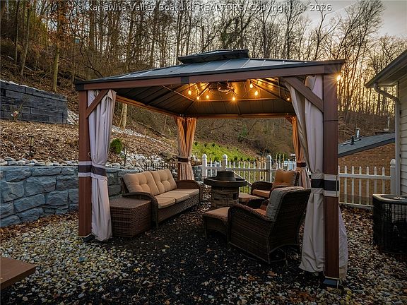 3rd image of 313 Eureka Rd