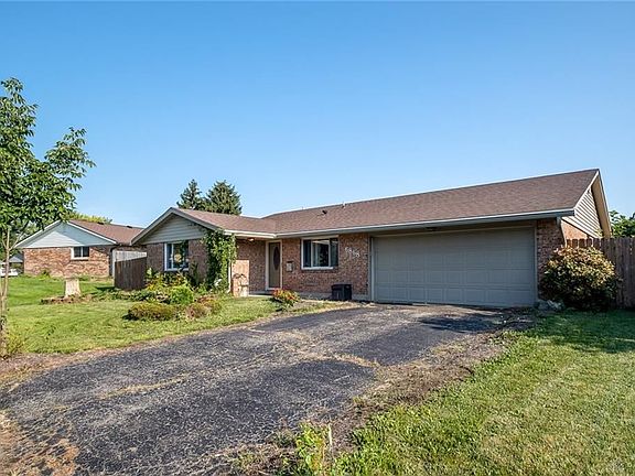 2nd image of 6868 Laurelview Dr