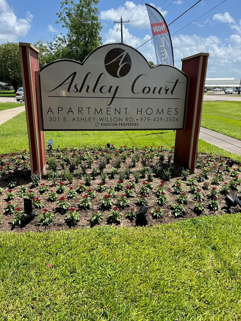 Ashley Court Apartments — Photo 1