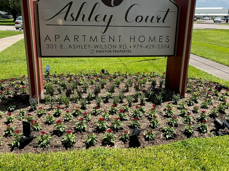 Ashley Court Apartments — Photo 1