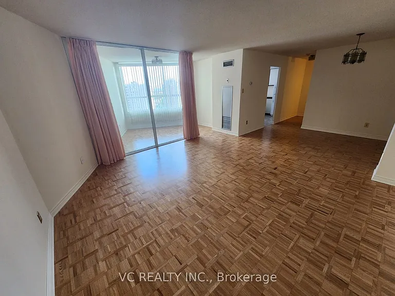 3700 Kaneff Cres #2305 — Photo 4