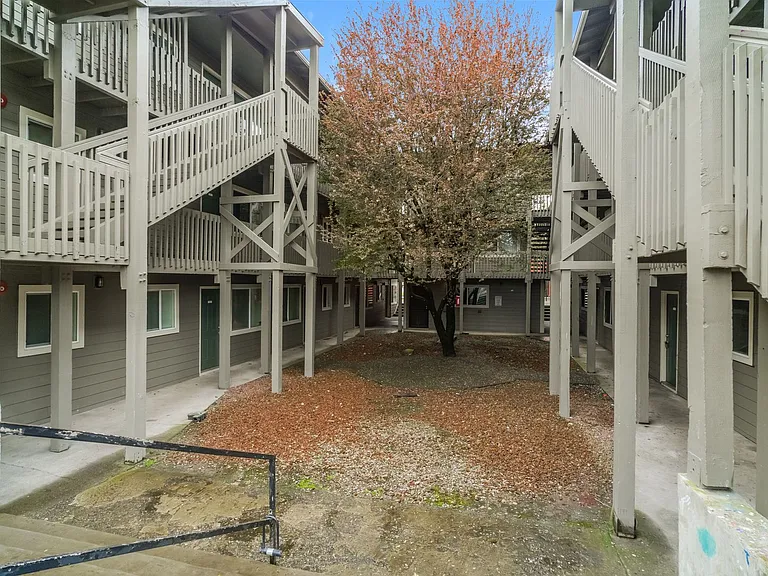 Salem Parkway — Photo 15