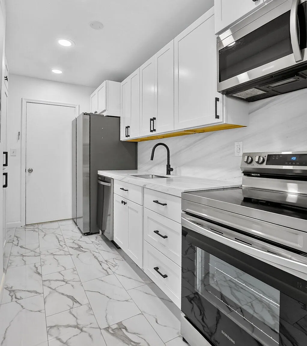 1 bed, 1.5 bath, 735 sqft, $1,825 — Photo 1