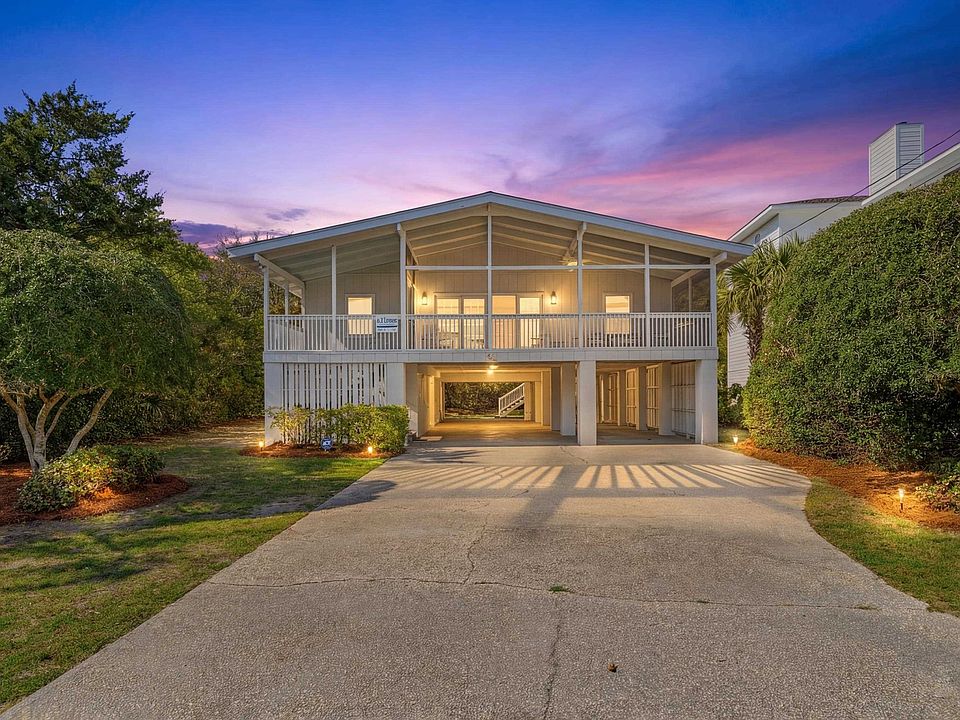 1st image of 805 Parker Dr.