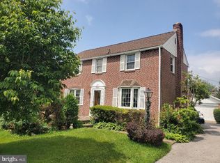 66 Colonial Park Dr, Springfield, PA 19064