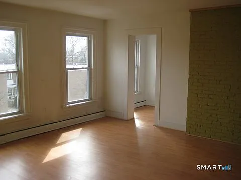 2 bed, 1.0 bath, 900 sqft, $1,700 — Photo 2