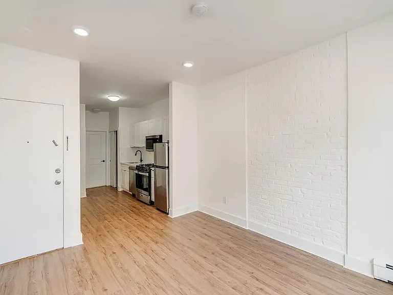 153 1st St #2B — Photo 1