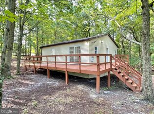 33 Maple Ln, Berkeley Springs, WV 25411