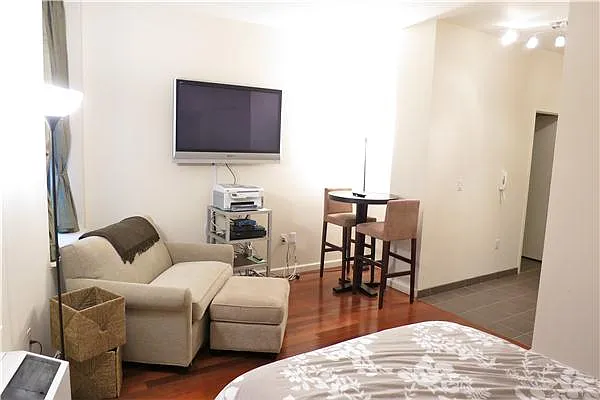 Rented by R New York | media 40