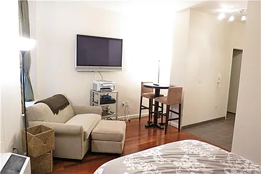 Rented by R New York