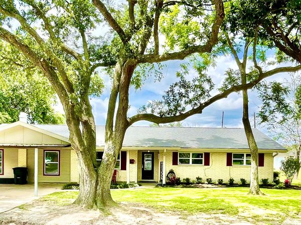 548 Meadowcroft Ln, Winnie, TX 77665