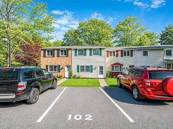 3rd image of 102 Hill Spur