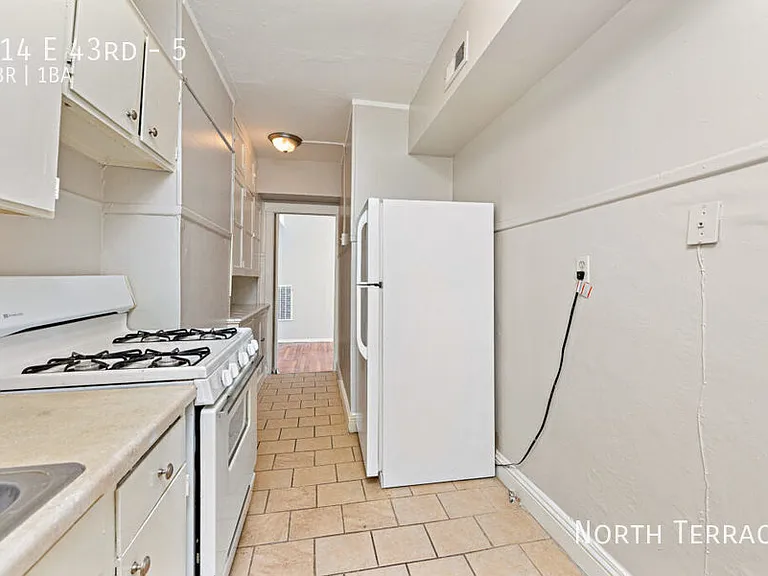 814 E 43rd St #5 — Photo 3