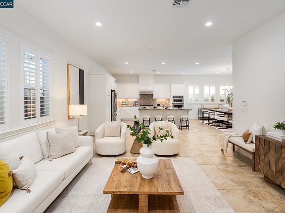 5th image of 748 Roseum Ct