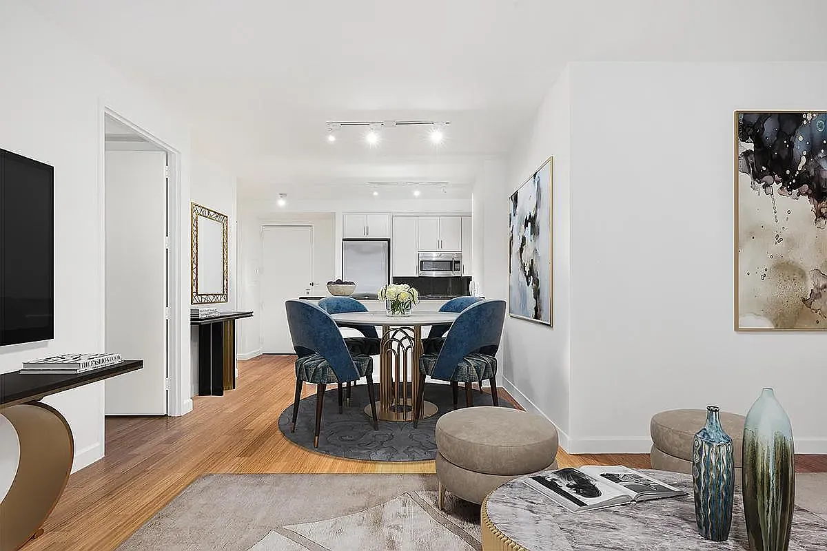 320 West 38th Street — Photo 2
