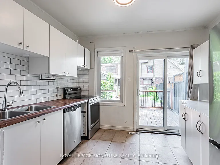 573 Coxwell Ave — Photo 10