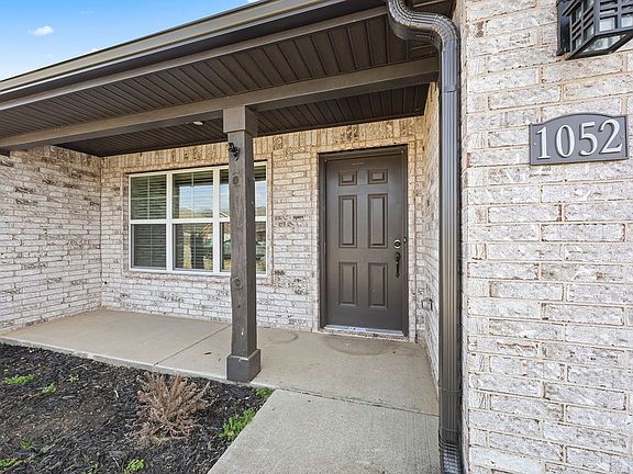 2nd image of 1052 Hampton St