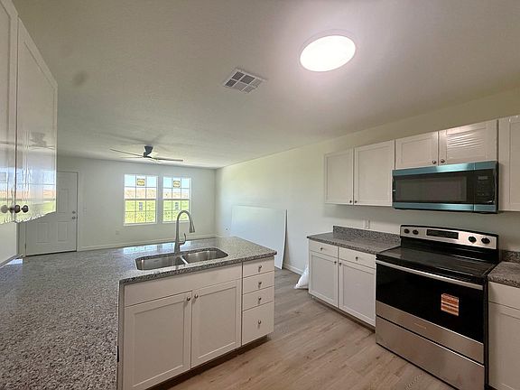 3rd image of 1237 Fountain Dr
