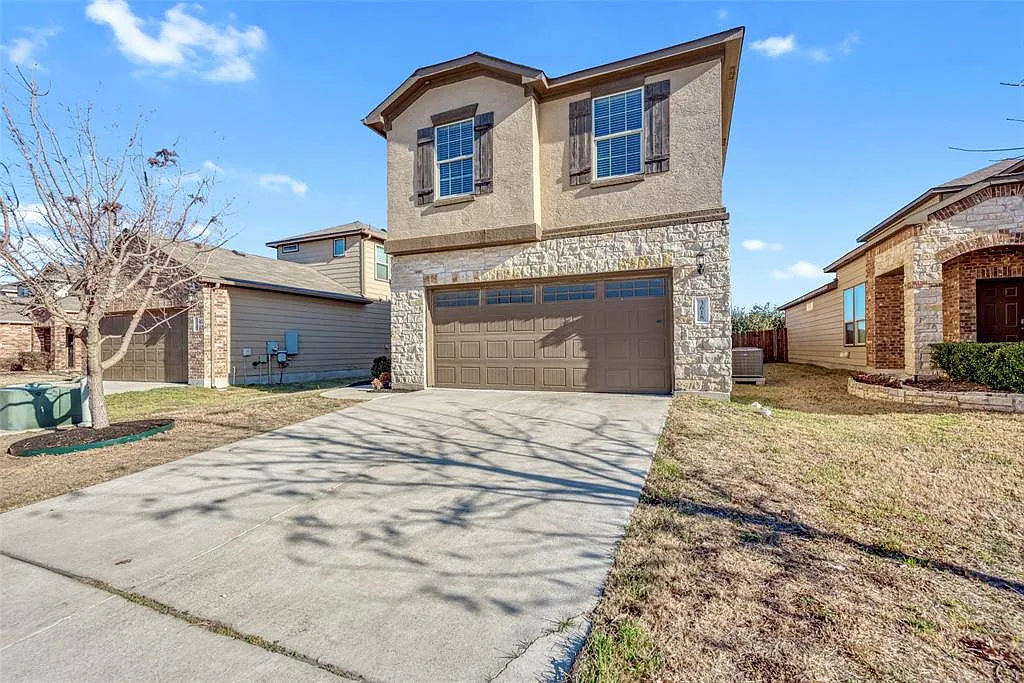 4 bed, 2413 sqft, $2,500 — Photo 2