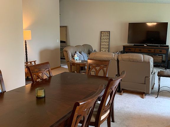 3rd image of 1923 Meadows Dr N