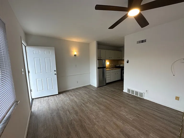 N High St 2232 SSR — Photo 15