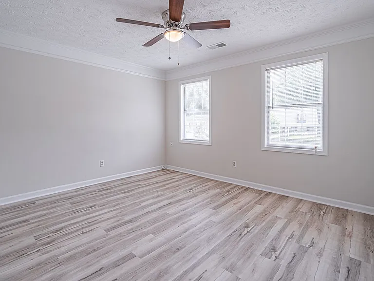 2402 Betsy Ct SW — Photo 28