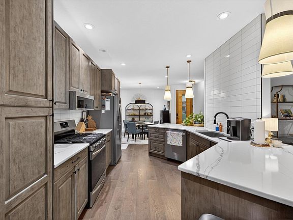 5th image of 810 Spyglass Hill Dr