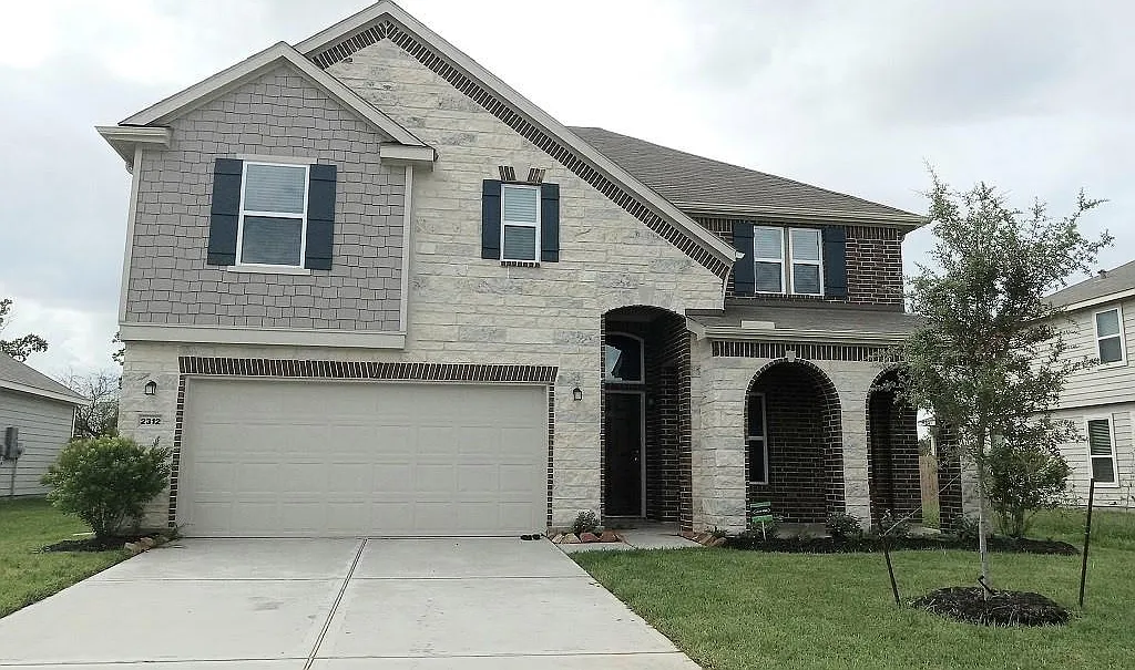 4 bed, 2.5 bath, 3130 sqft, $2,650 — Photo 1