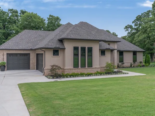 10124 NE 4th St, Midwest City, OK 73130
