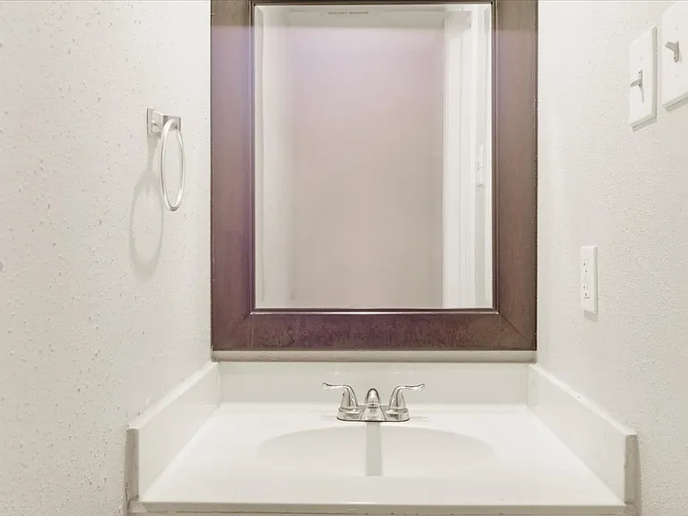 10254 Bridgeland Ln — Photo 8