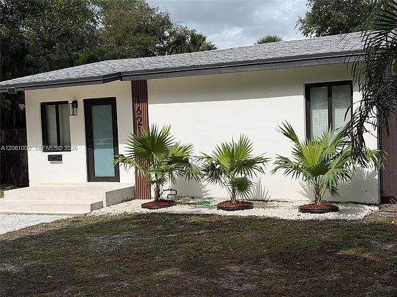 3rd image of 1621 SW 11th Ct