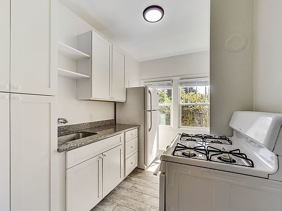 4th image of 500 Zorah St APT 2