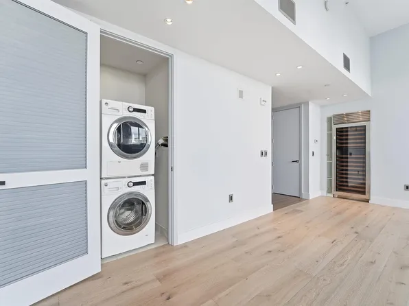 1000 Avenue At Port Imperial image 23 of 38