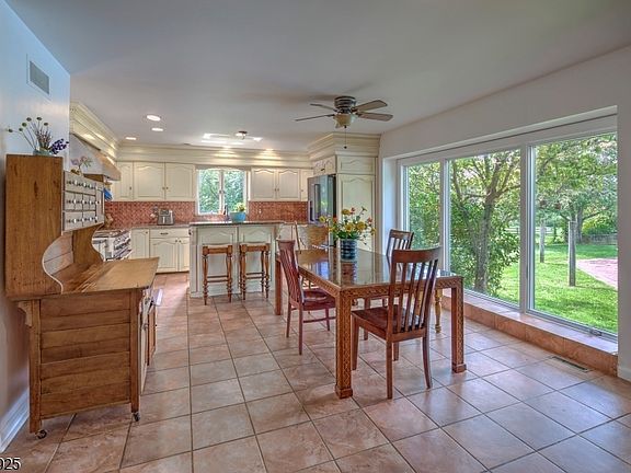 5th image of 13 Farmersville Rd