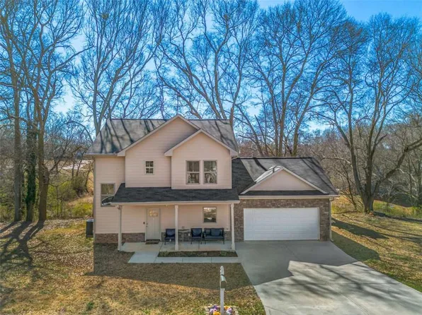 221 Cobb Dr, Royston, GA 30662