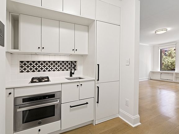 3rd image of 225 W 23rd St APT 4P