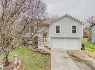 203 S Darrowby Dr, Raymore, MO 64083